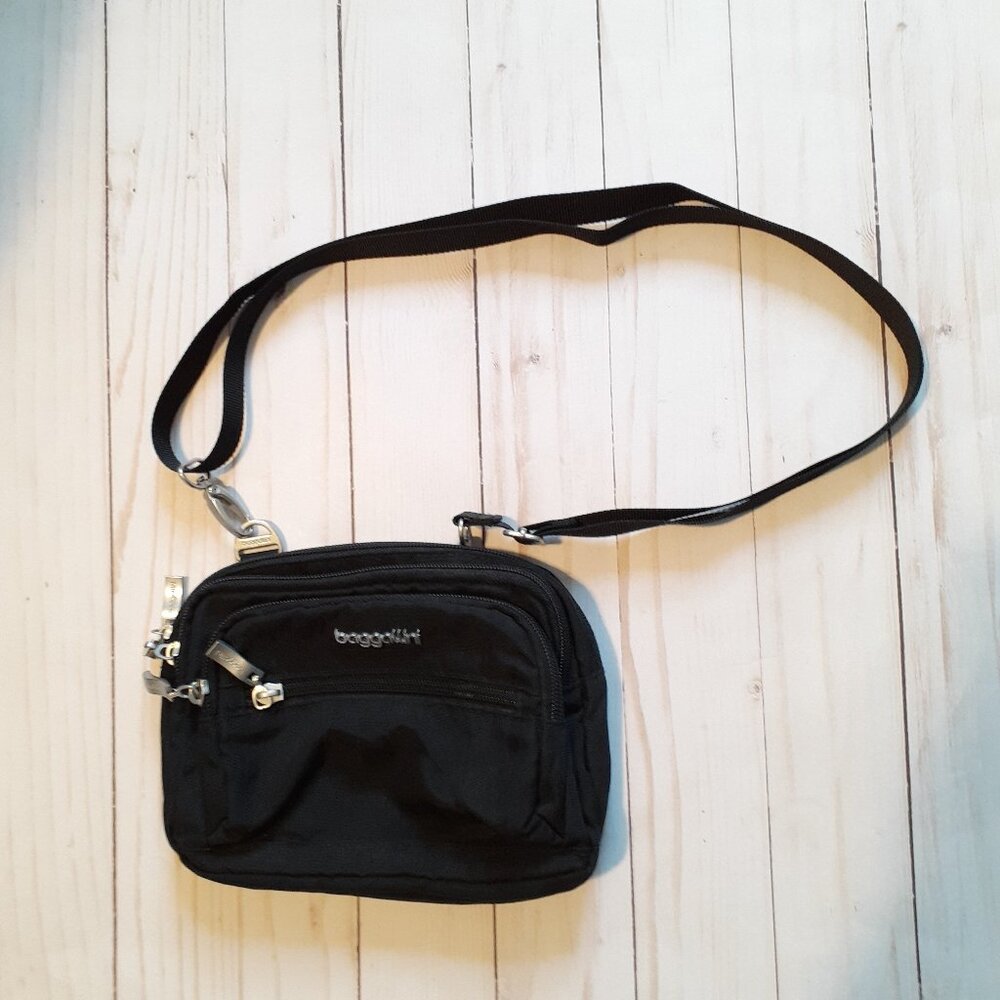 baggallini Triple Zip Bagg Crossbody/Clutch/Waist Pack Black
